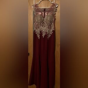 Chic Burgundy Prom Dress with Gold Detailing